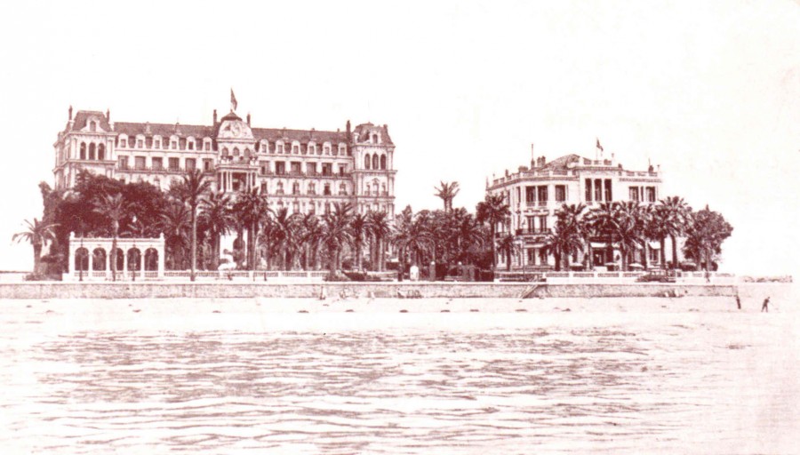 Le Grand HÃ´tel et sa villa annexe vers 1900 (BH1312).jpg