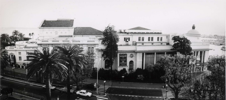 Le Casino Municipal, façade nord en 1979 (9Fi542).jpg