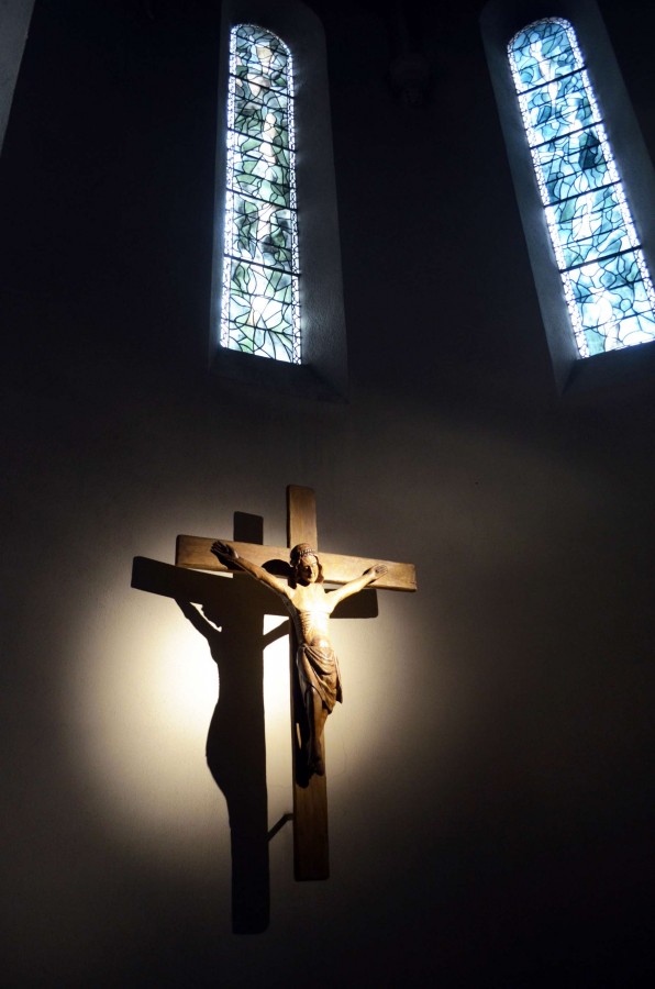 Christ en croix, choeur de l'glise abbatiale @ F. Poydenot