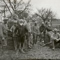Onze soldats portant des masques  gaz, priode 1914-1918