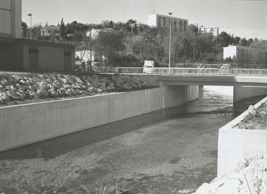 Pont sur le ruisseau de la Frayre 1977 (AMC 33Fi1426, source phot. M. Daurat)
