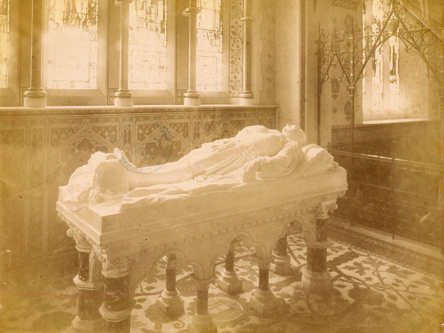Gisant en marbre, tombe du Duc d'Albany, photographie (19S32_7)