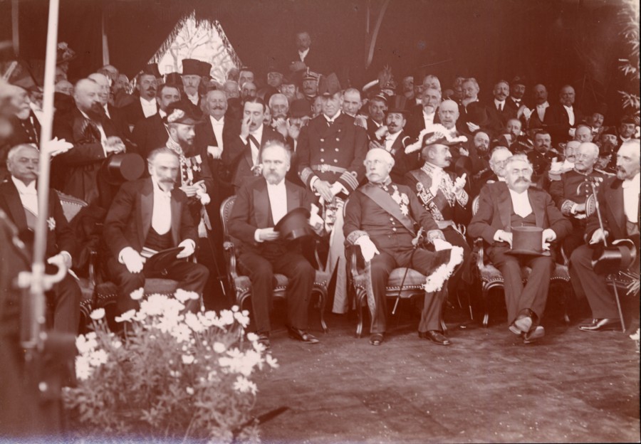 Officiels pendant l'inauguration du monument  Edouard VII, 1912 (19S28_4_7)