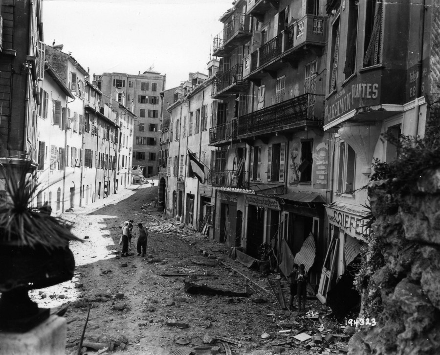 Photographie des destructions rue la rampe, aot 1944  (13Fi175)