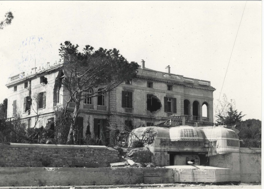 Photographie des dgts du bombardement de la Pointe Croisette, villa la Corne d'Or, aot 1944 (13Fi316)