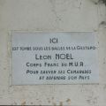 Photographie de la plaque commémorative en l'honneur de Léon Noël, résistant cannois fusillé à Cannes en 1944, 2003 (13Fi168)