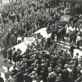 Photographie des obsèques d'Hélène Vagliano, jeune résistante cannoise fusillée à Nice, 1944 (13Fi271)