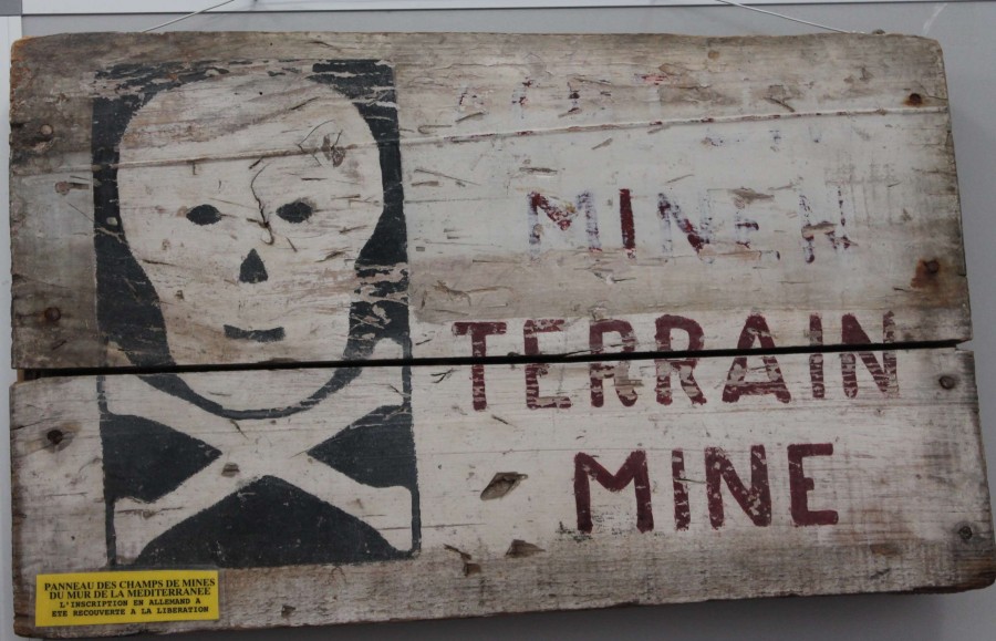 Panneau "Terrain min" de la Dfense Passive, 1939-1945  Collection MRA