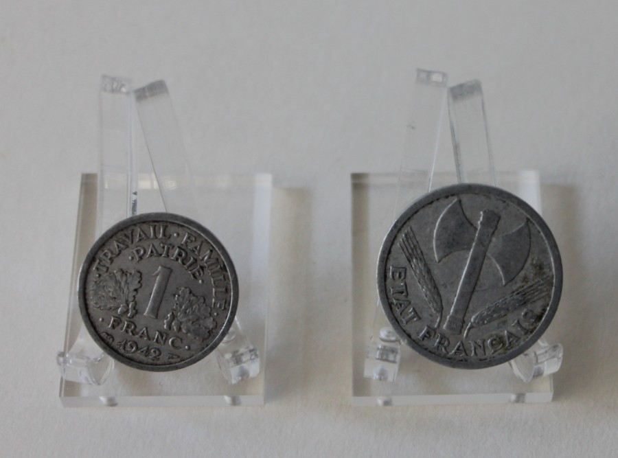 Monnaie avec la francisque © Collection MRA, Musée de la Résistance Azuréenne