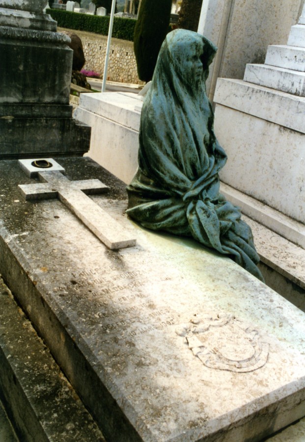 Tombe de l'artiste Anina Gagarine-Stourdza, sculpture femme voile (16Fi9)