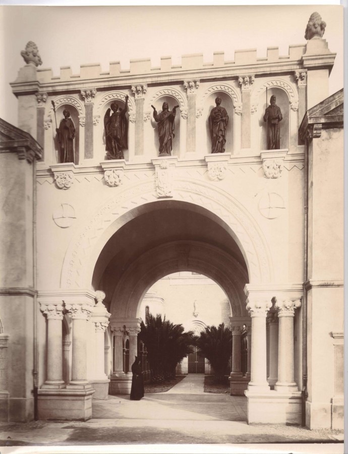 Arc triomphal de l'abbaye  Proprit de l'Abbaye de Lrins, J. Gilletta, fin XIXe