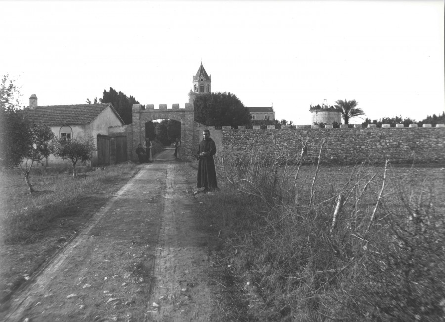 Porterie nord, fin XIXe  Proprit Abbaye de Lrins