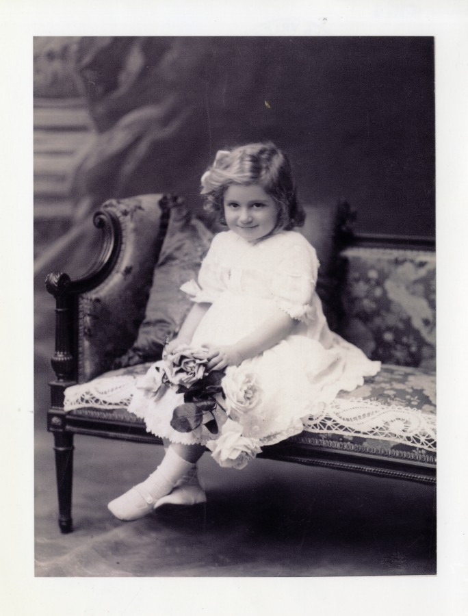 Enfant de trois ans, portrait d'Hlne Vagliano, fonds H. Vagliano (AMC 50Fi7)