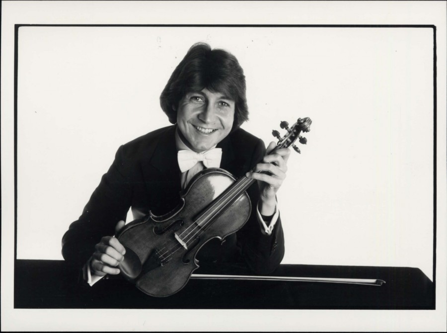 Portrait de Pierre Amoyal, jeune violoniste, 9Fi675 (phot. J. Ducros)