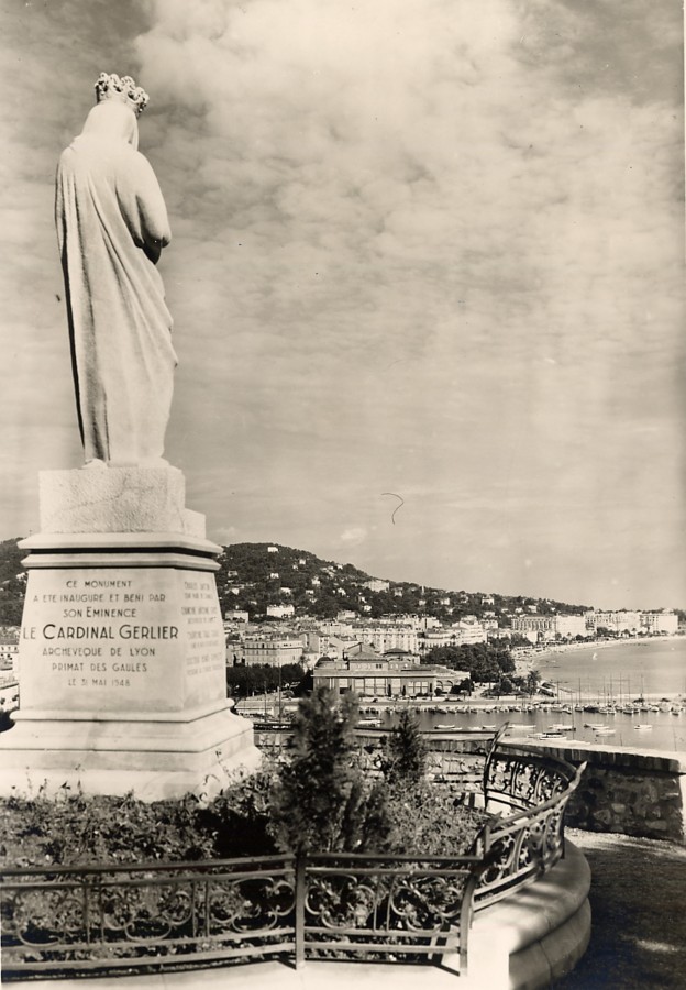 Statue de la Vierge, rsultat d'un voeu (AMC 8Fi63)