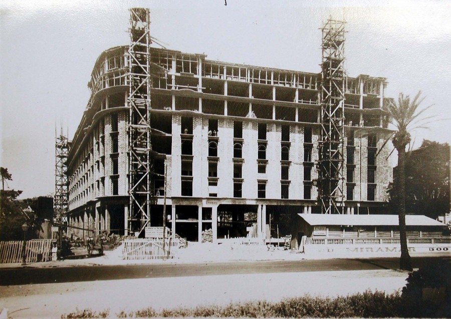 Construction de l'hôtel Miramar en 1928.JPG