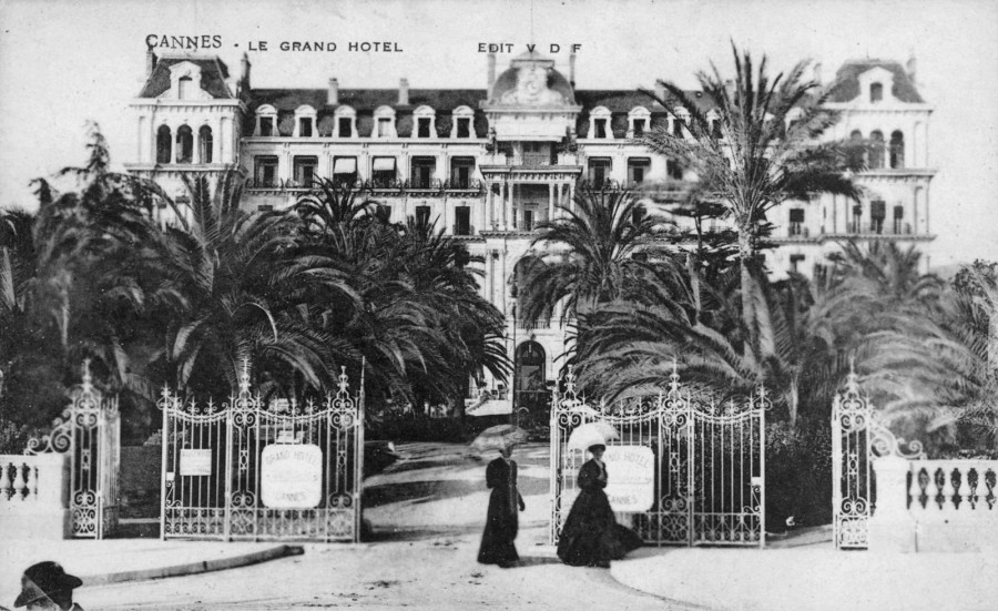 Le Grand Hôtel vers 1870 (2Fi1905).jpg