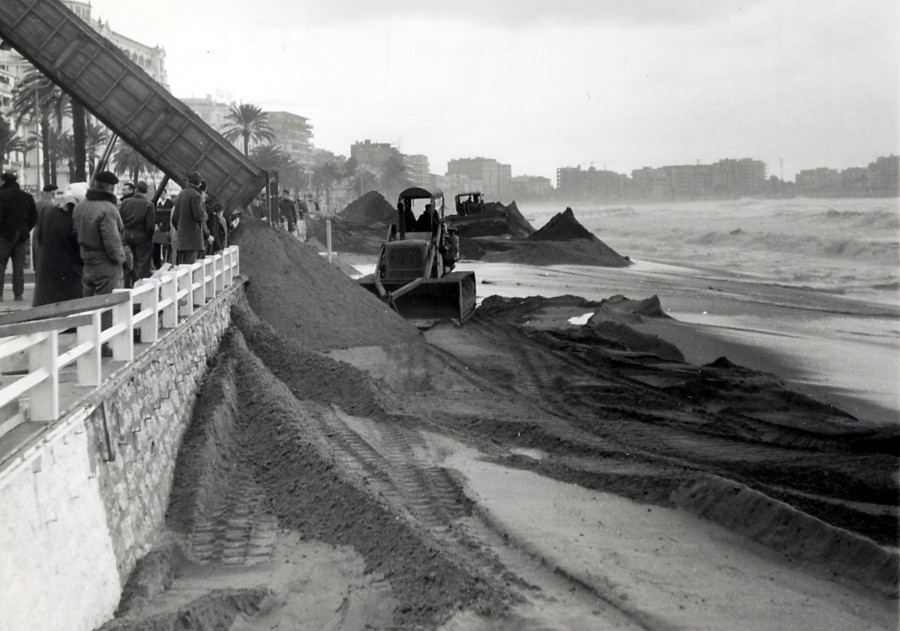 Les plages de la Croisette, aménagement en 1960 (3Fi602).jpg