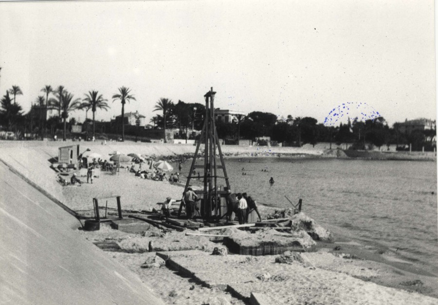 Les plages de la Croisette, chantier après guerre (13Fi374).jpg