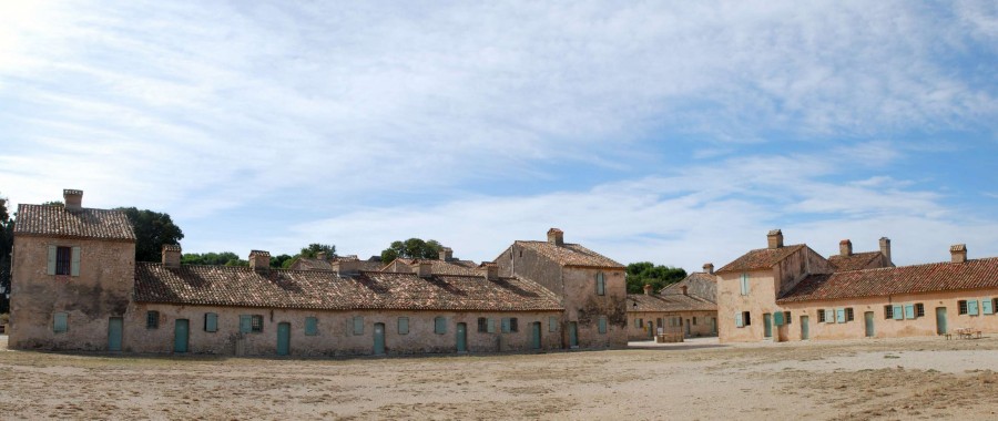 les de Lrins, le fort de Sainte Marguerite, la place d'armes (44Fi82)