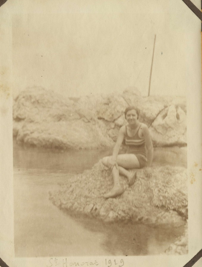Baigneuse assise sur un rocher, 1929, 38Num41