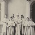 L'abb et ses orphelins, env. 1938-1944  Abbaye