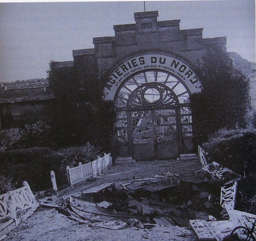 L'entre des ateliers des Acieries du Nord  la fin de la guerre. 1944 (Archives Dpartementales des Alpes-Maritimes - 146W0001)