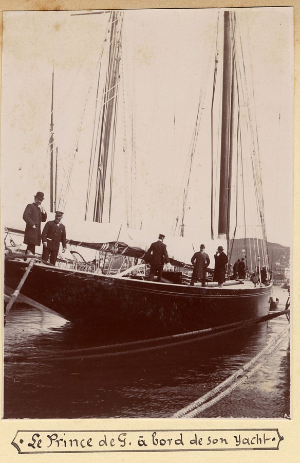 Le Prince sur son yacht en rade de Cannes, sans date, env. 1897-1899