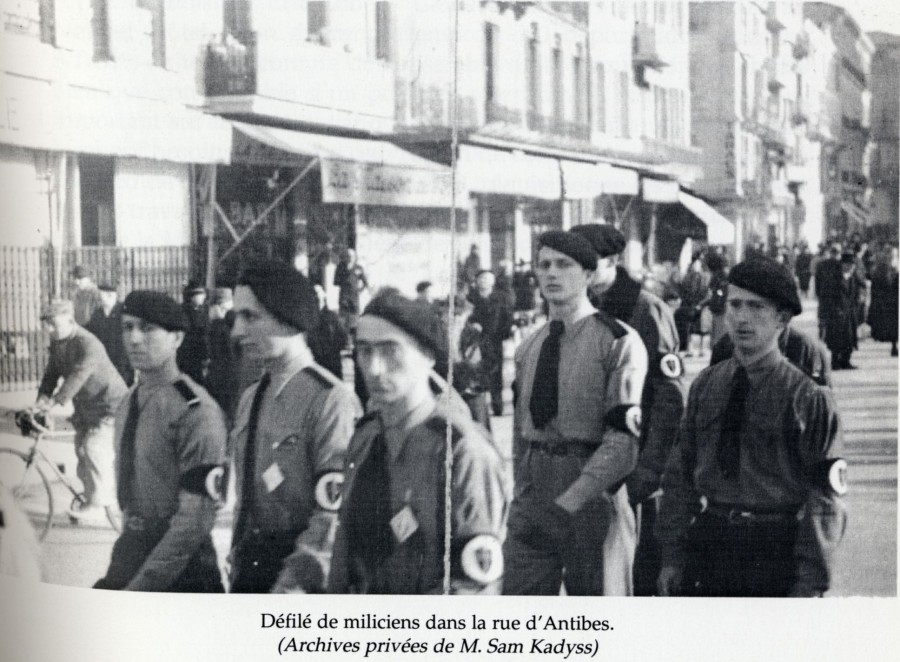 Dfil des miliciens rue d'Antibes, 1940-1942 (BH543)