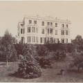 Photographie de la villa Mariposa occupée, quartier Californie, rue Albert 1er, s.d. (10Fi945)