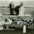 Photographie d'une explosion d'une mine en mer, août 1944 (13Fi9)