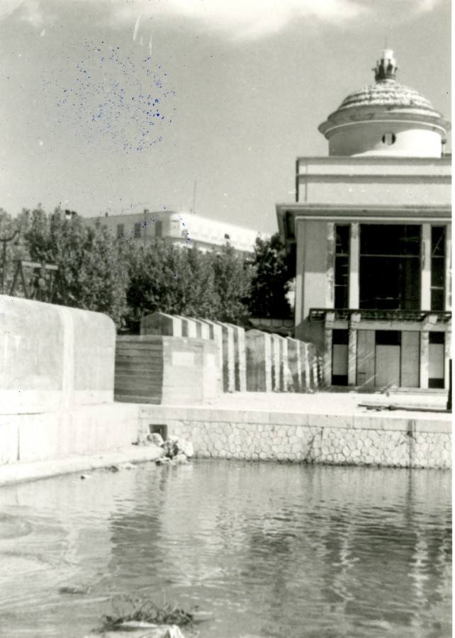 Photographie des destructions du Casino Municipal, aout 1944 (13Fi85)