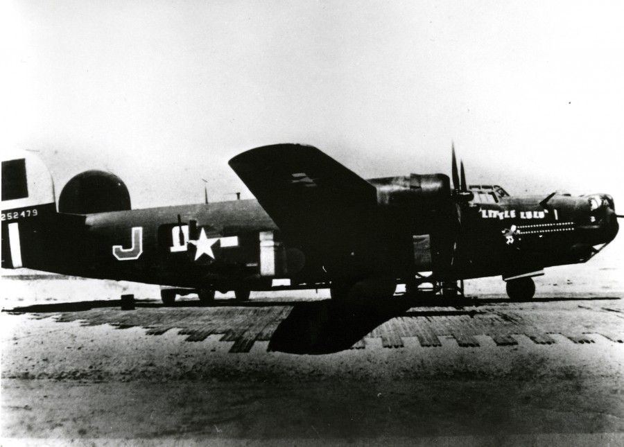 Photographie du bombardier amricain du style "Liberator", 1944 (13Fi15)