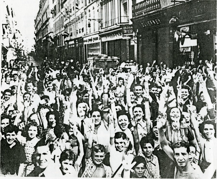 Extrait d'un article de presse de Nice Matin sur la foule en liesse qui acclame les librateurs, 1944 (80W24)