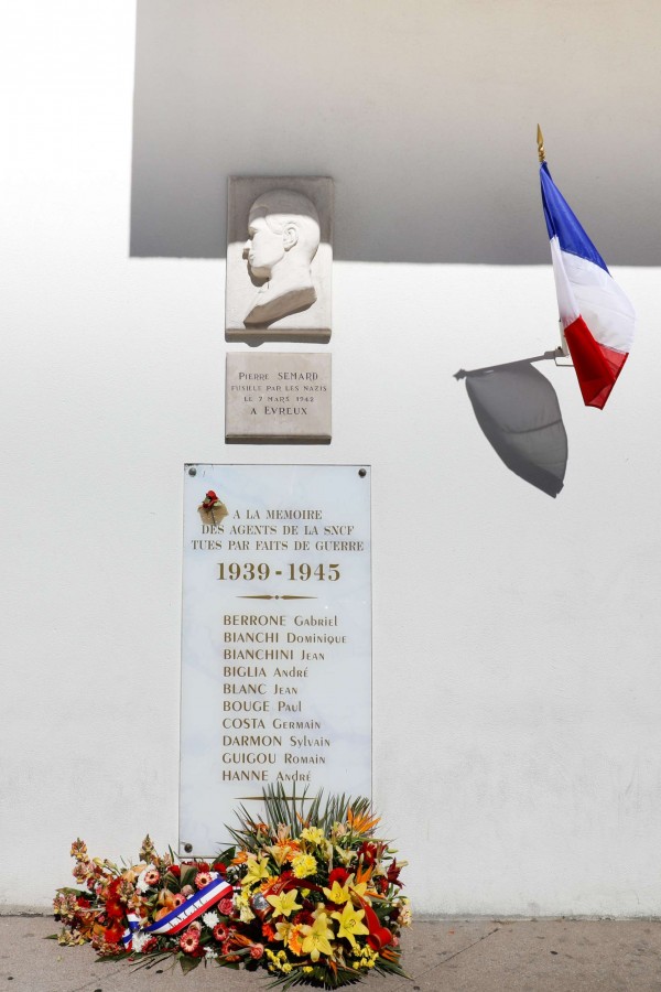 Photographie de plaques commmoratives, annes 2010 Mairie de Cannes