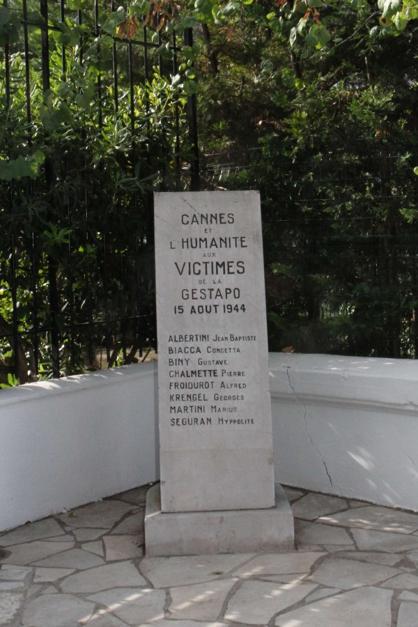 Photographie d'une stle commmorative en l'honneur des victimes de la Gestapo  la villa Montfleury en 1944, annes 2010 Mairie de Cannes