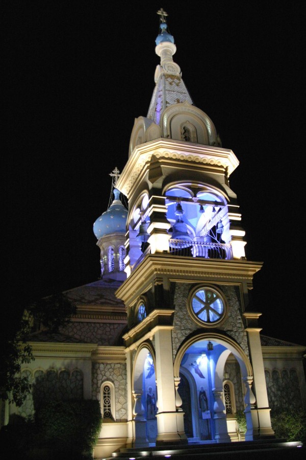 L'église russe, éclairée de nuit ® Mairie de Cannes