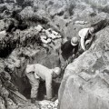 Lutte contre la boue, on pave les boyaux, 1915