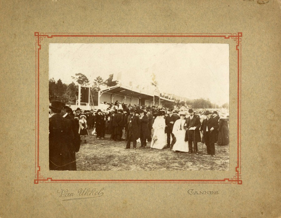 Photo Van Ukkel - Foule  l'hippodrome de Mandelieu, env. 1910 (38Num45_02, prt priv)