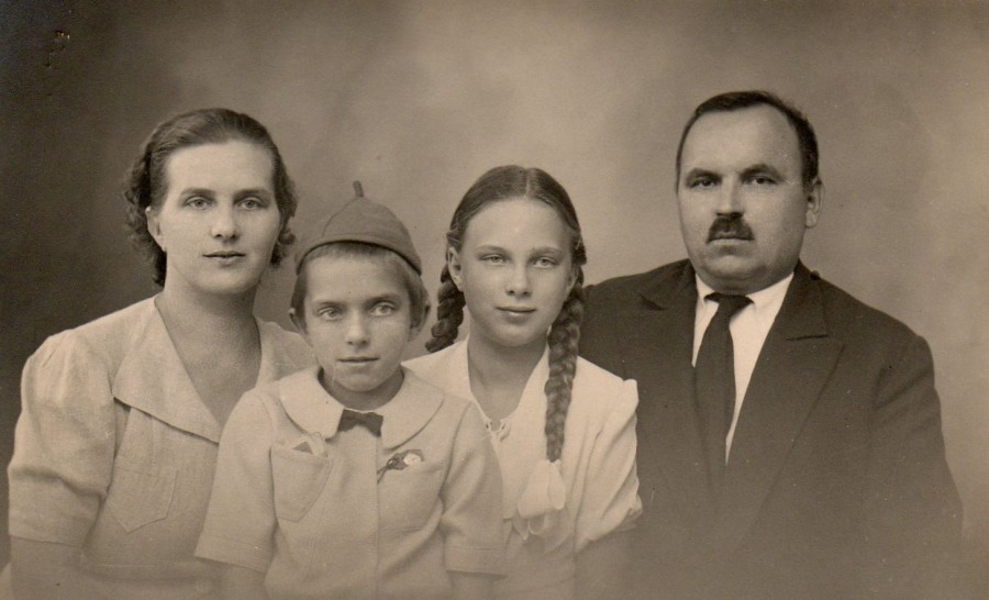 La famille Kachine  La Bocca, 1939 (32S32)