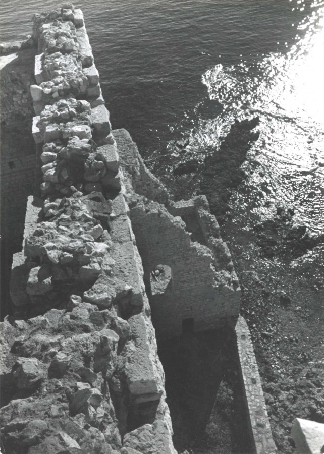Murs de la tour fortifie vers 1950  Photo Andr Steiner (AMC 56Fi29)