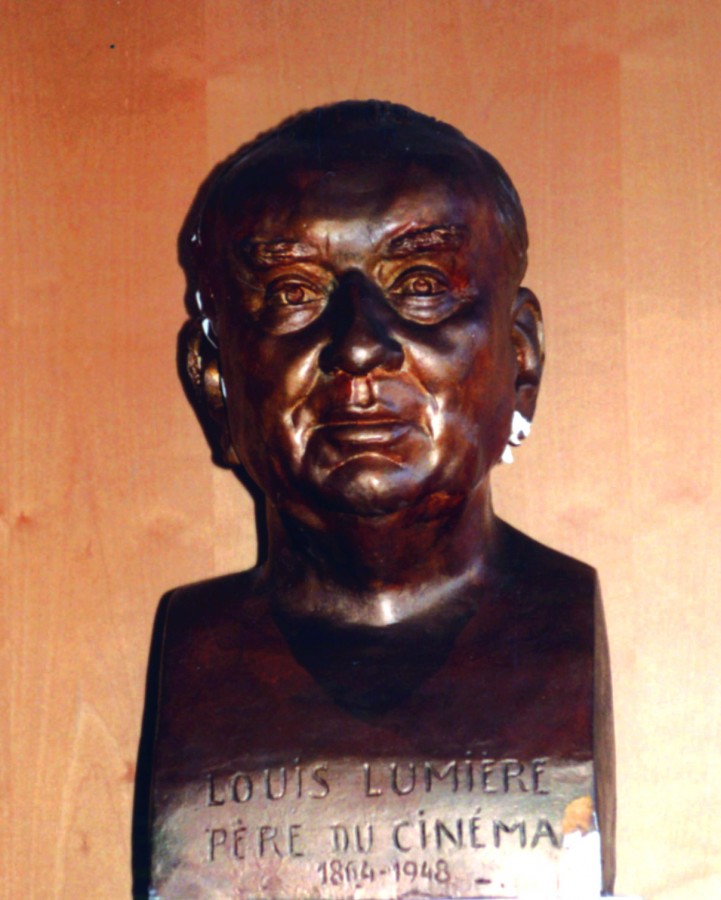 Buste de Louis Lumire, pre du cinmatographe - au Palais, avant 1992 (32Fi1156)