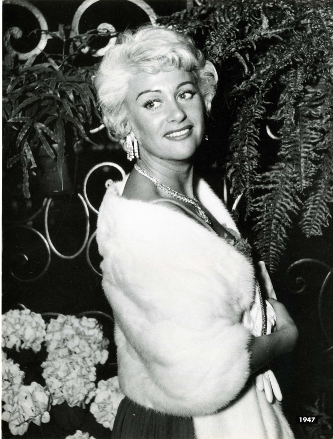 Martine Carol en 1947 (coll. JPM - DR)