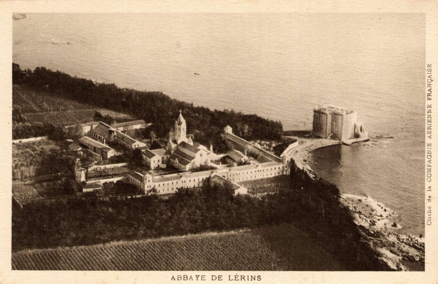Carte postale  CAP (1919-1938), proprit Abbaye de Lrins