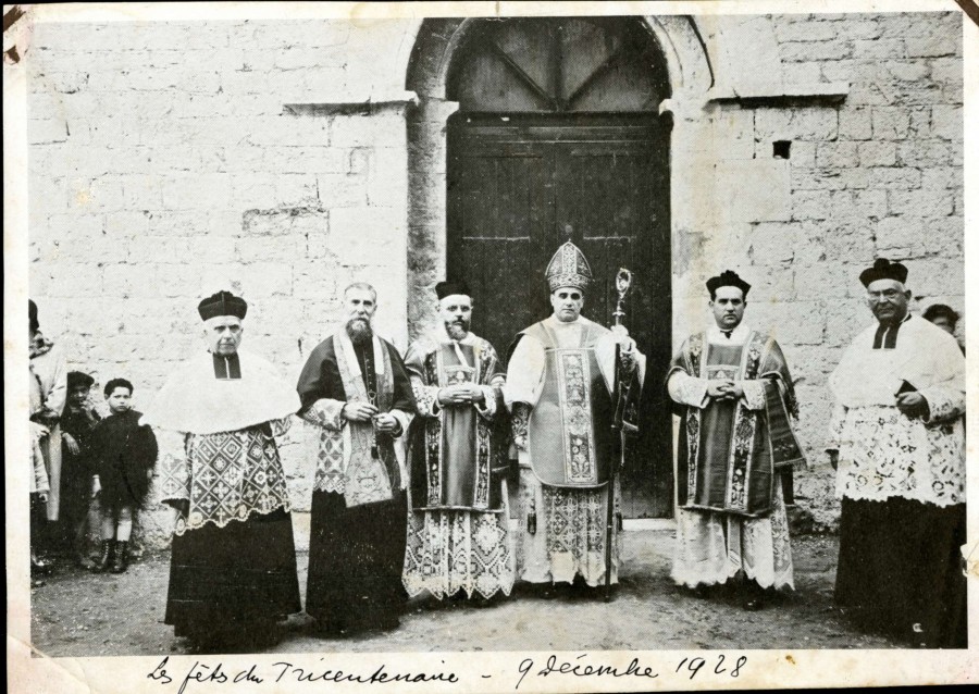 Evque et autres ecclsiastiques, Tricentenaire de ND, dcembre 1928 (11S252)