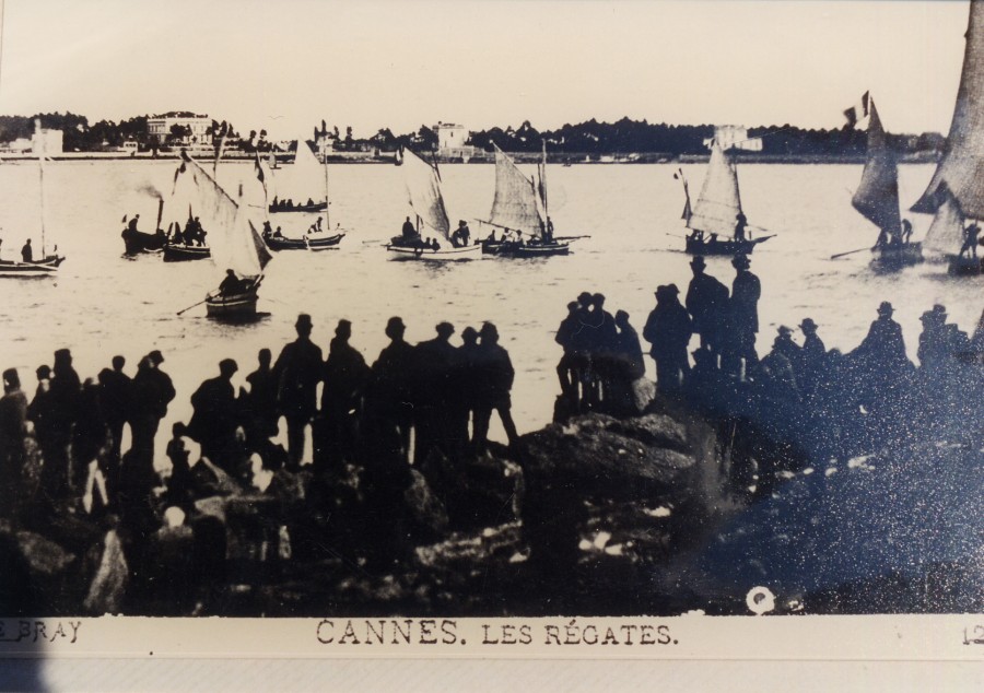 Spectateurs de rgates, env. 1890, Phot. De Bray (AMC 32Fi99)