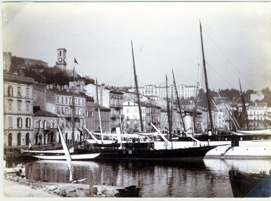 Le port, le Foros et le White Ladies, yachts  vapeur, 1895 (fonds 26S, 26S3_1)