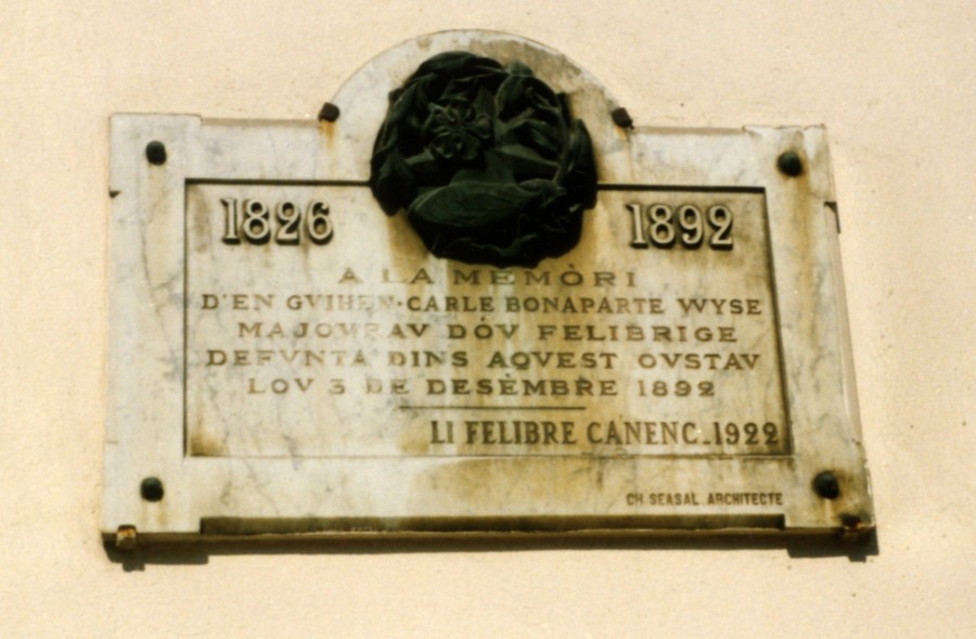Plaque hommage  Bonaparte-Wyse sur faade htel Majestic rue des Serbes (32Fi892)