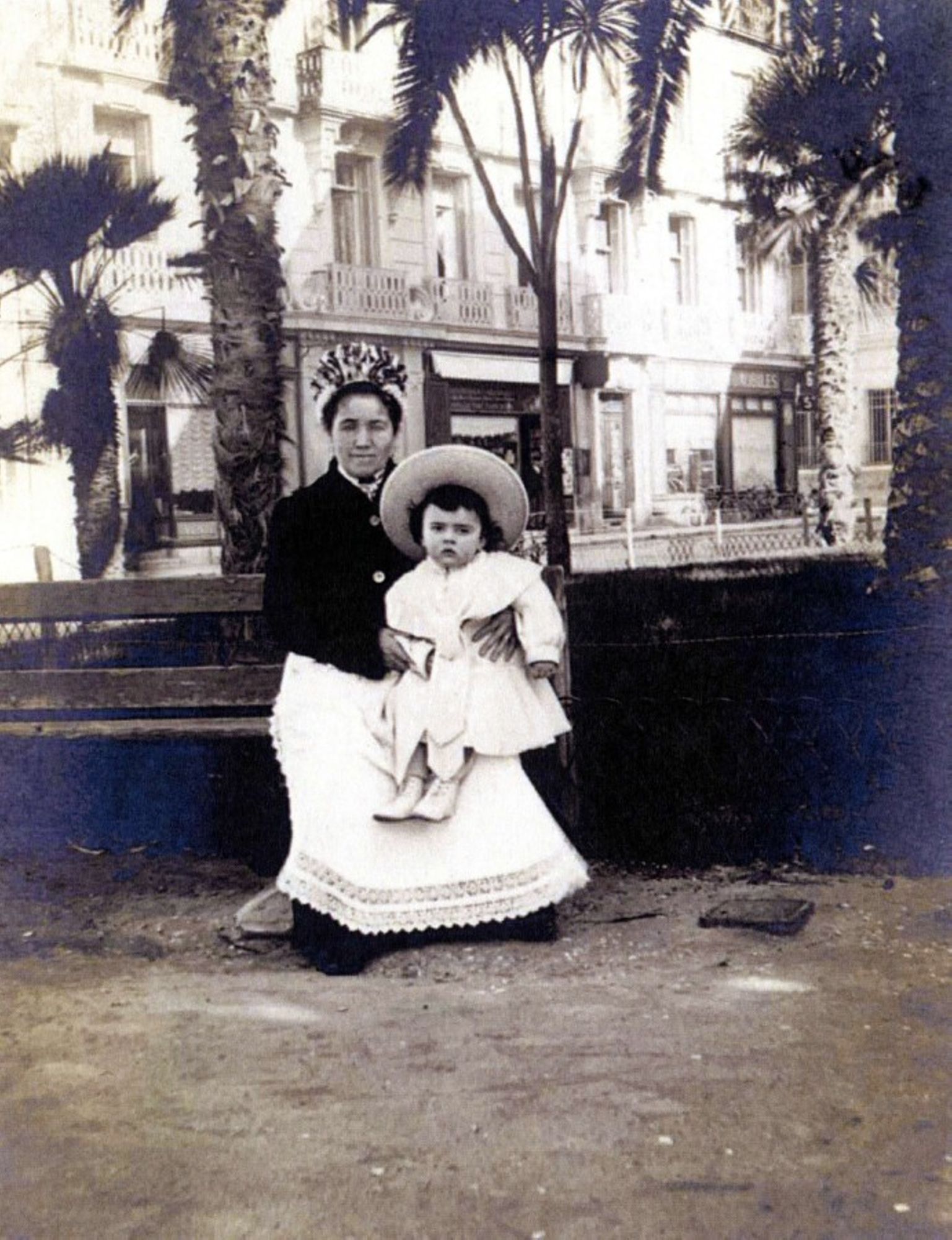 Nurse et enfant, dans le centre de Cannes, prêt privé