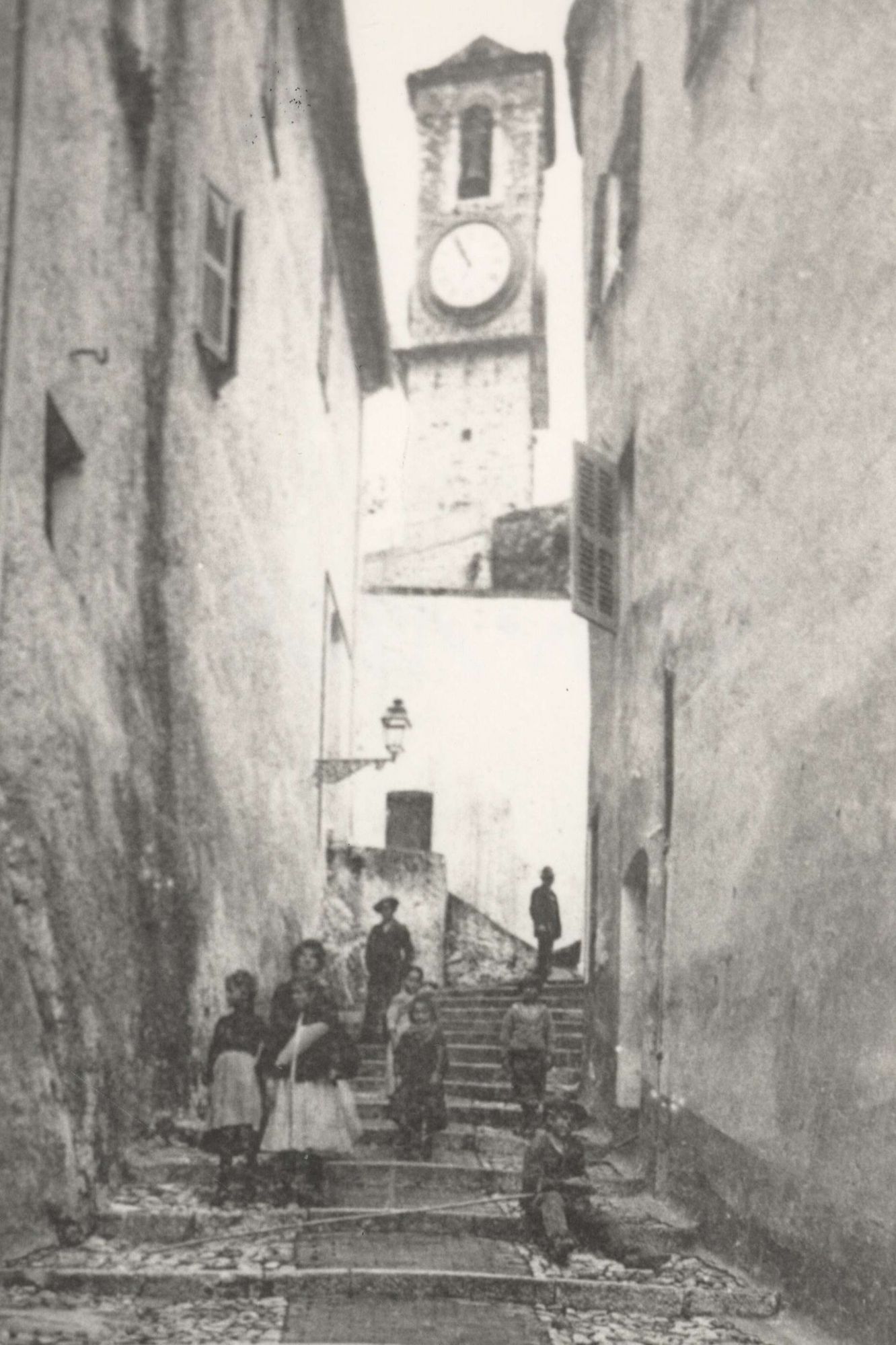 Premier hôtel de ville, tuerie, issugan, horloge